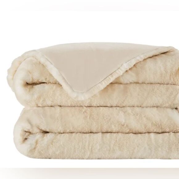 Brand new!!! FRYE Luxe Faux Fur Throw Cream Color - Picture 2 of 5